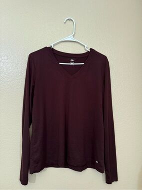 Women’s V-Neck Long Sleeve Top in Deep Burgundy